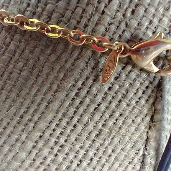 Women's avon gold tone bead chain necklace. - Picture 5 of 5